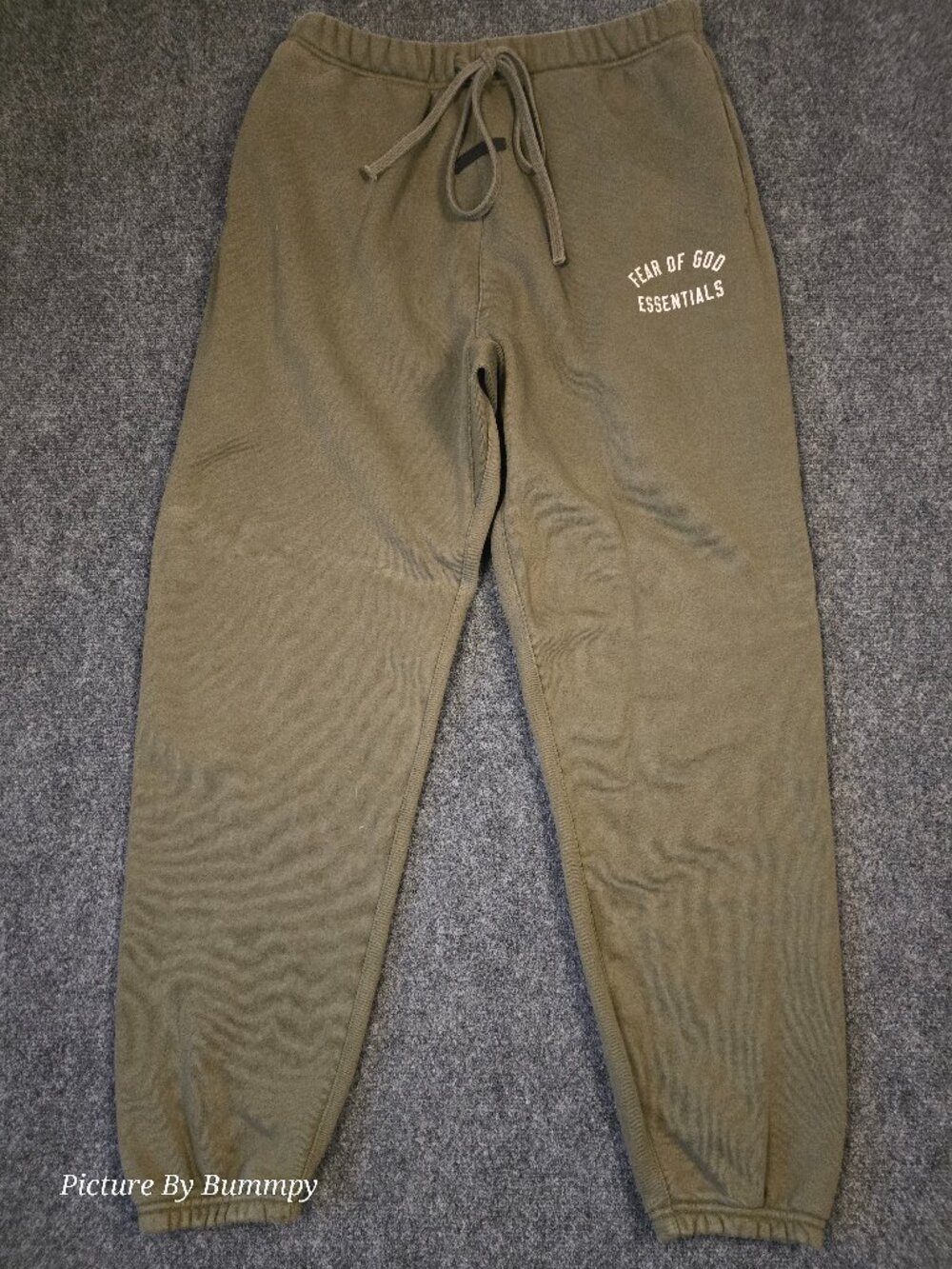 Fear of God ESSENTIALS Fleece Sweatpants Olive - Size Medium